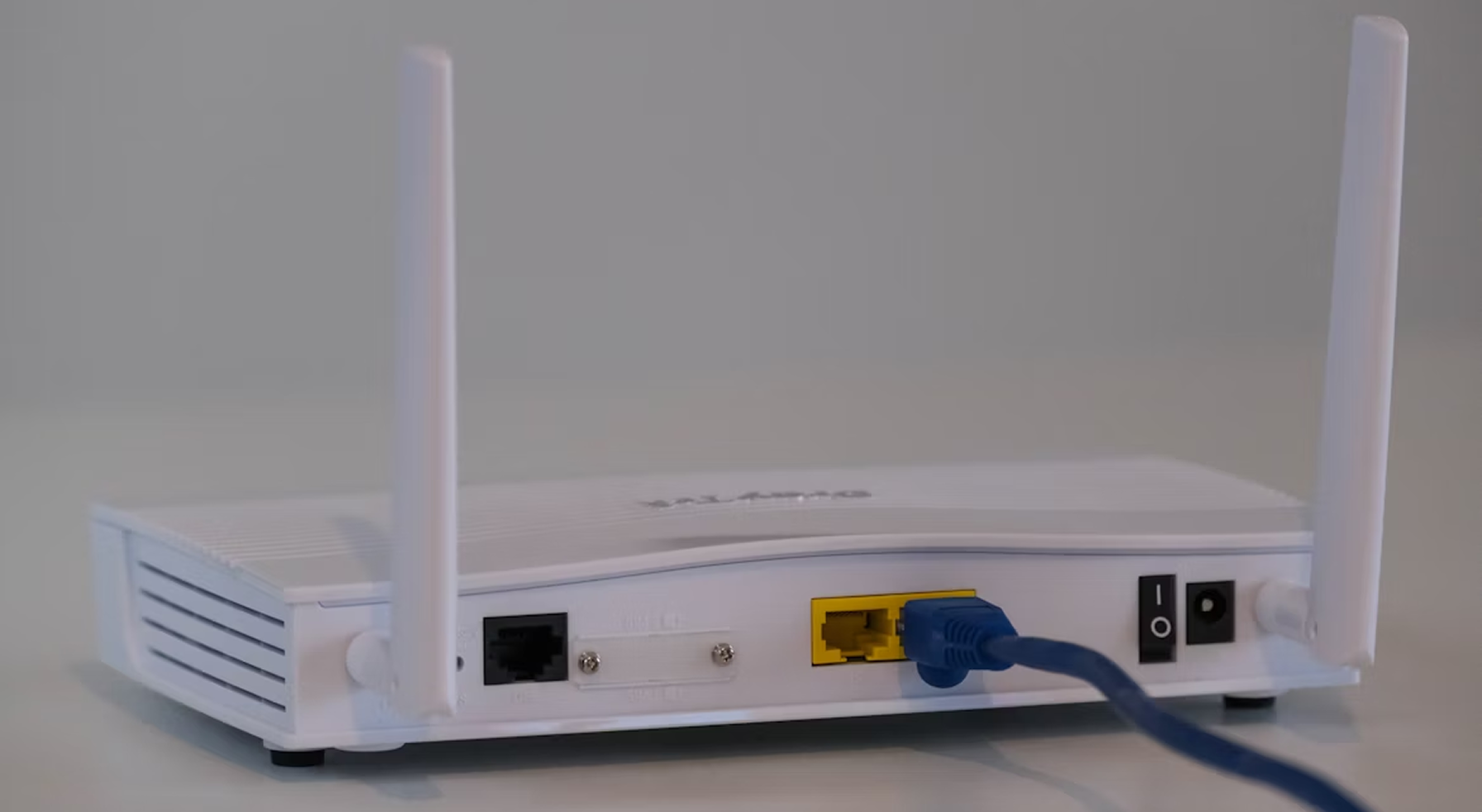 Россияне переходят на Wi-Fi-роутеры и СМС