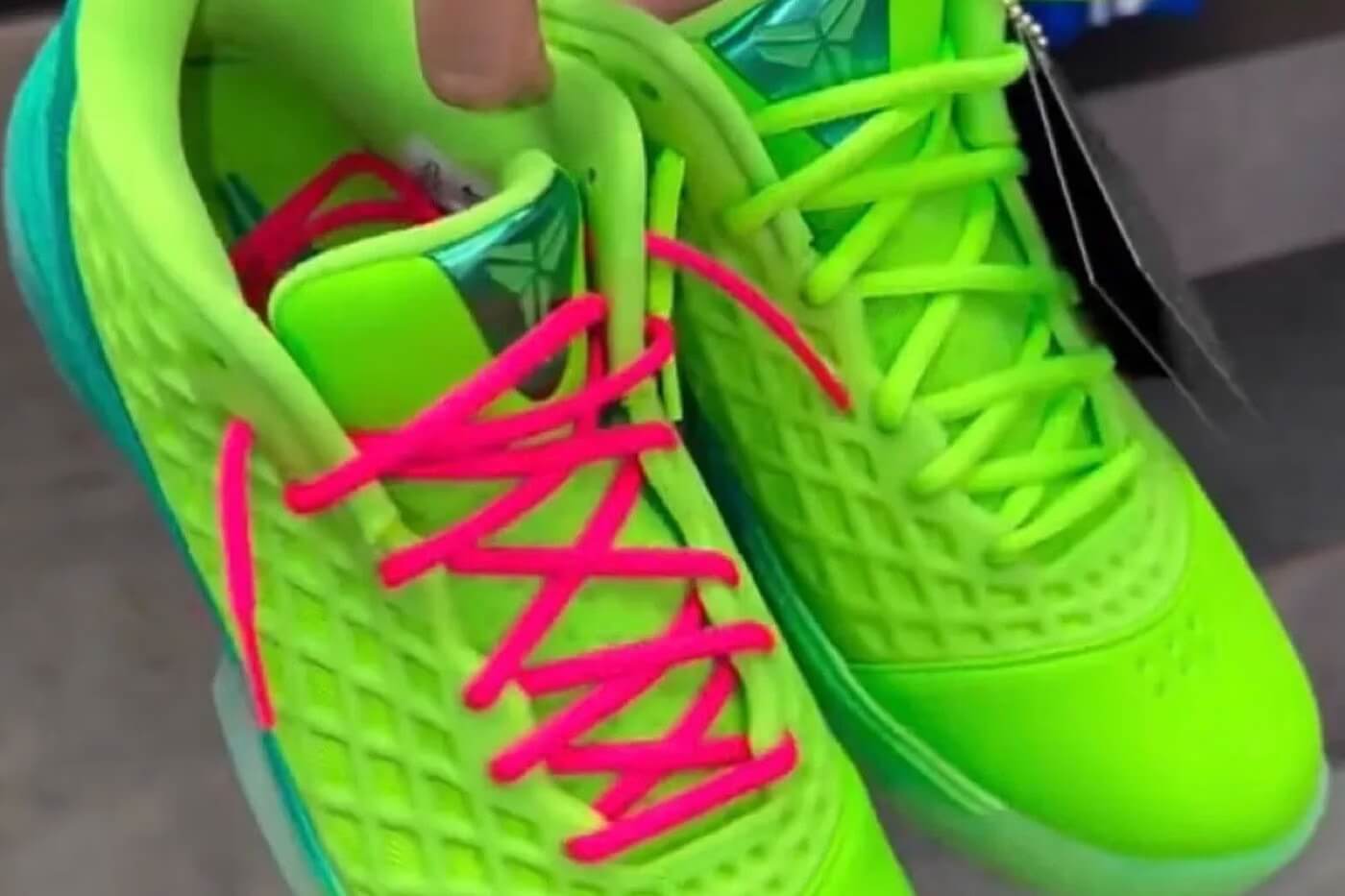 Nike представила кроссовки Kobe 3 Low Protro «Grinch»