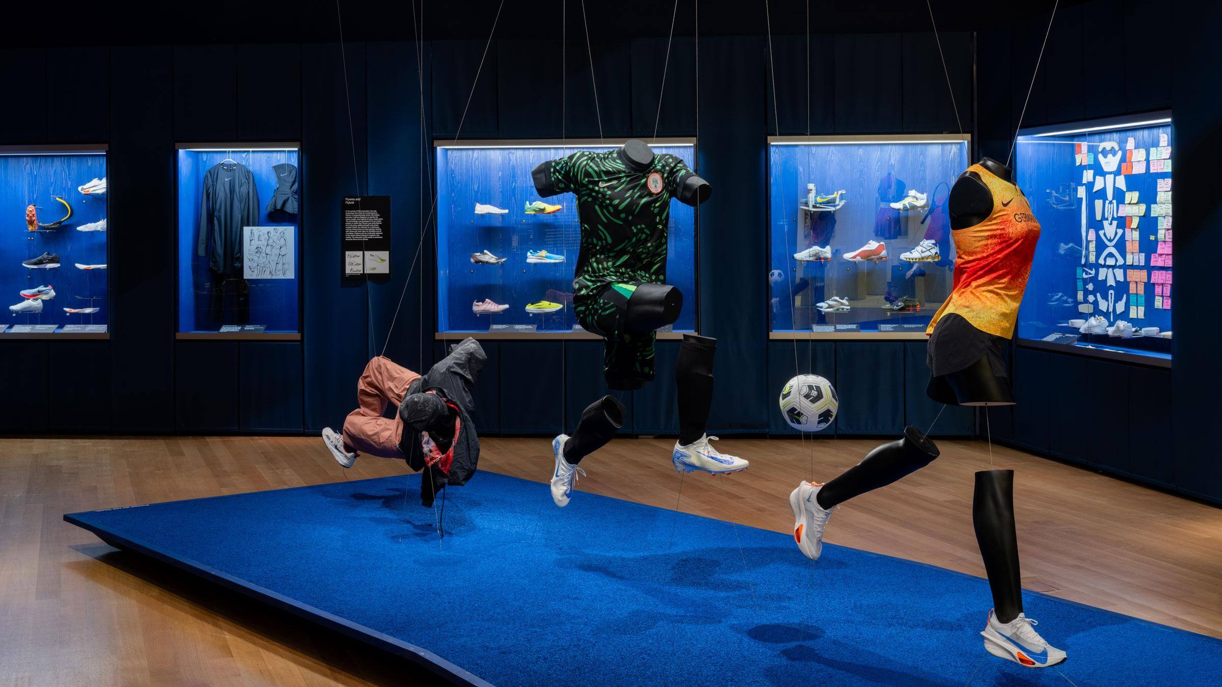 В Нью-Йорке открылась выставка архивных кроссовок и прототипов Nike
