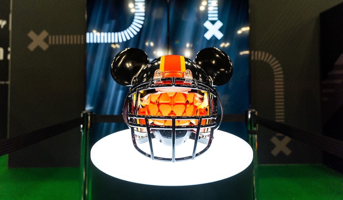 Disney, NFL и Champion представили коллекцию одежды для клубов NFL